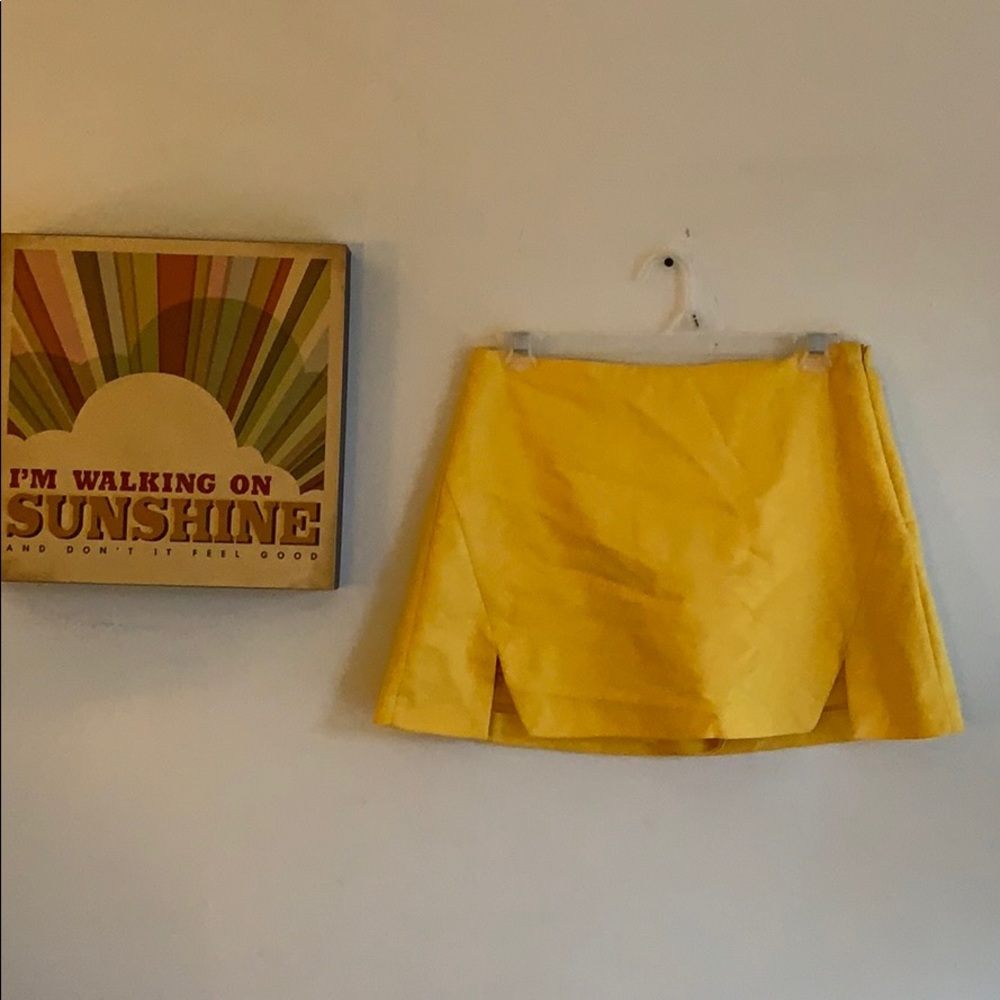 Zara yellow skort size Size M